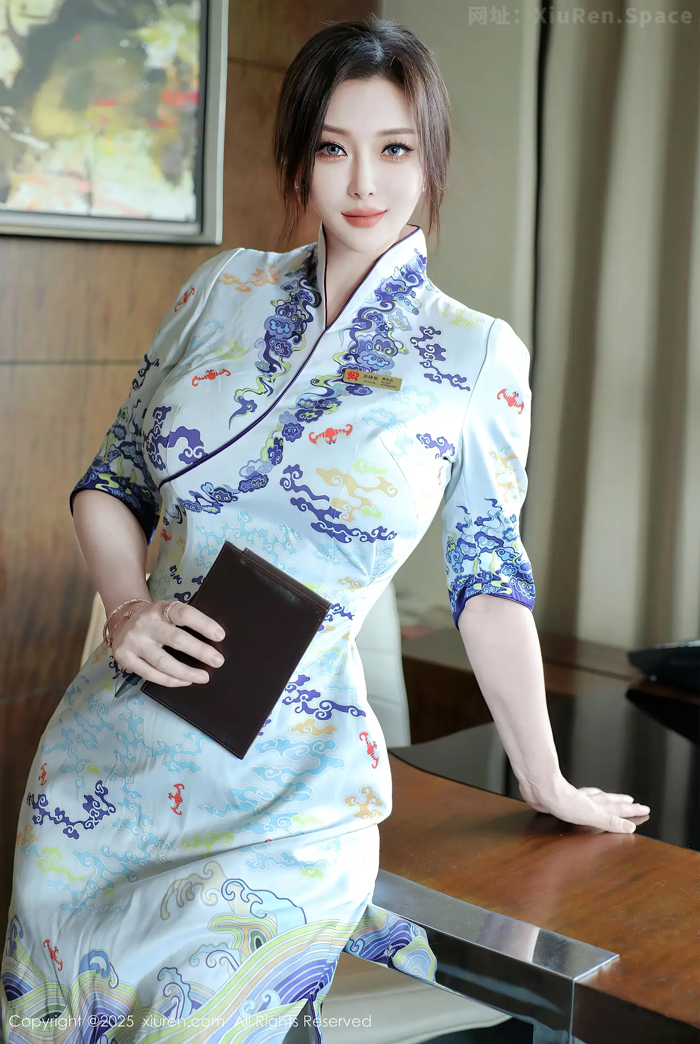 图片[2]-[XiuRen秀人网] VOL.10273 新人模特苏一诺性感青色旗袍露蓝色内衣配灰丝袜秀美腿诱惑写真79P-秀人网官方网站